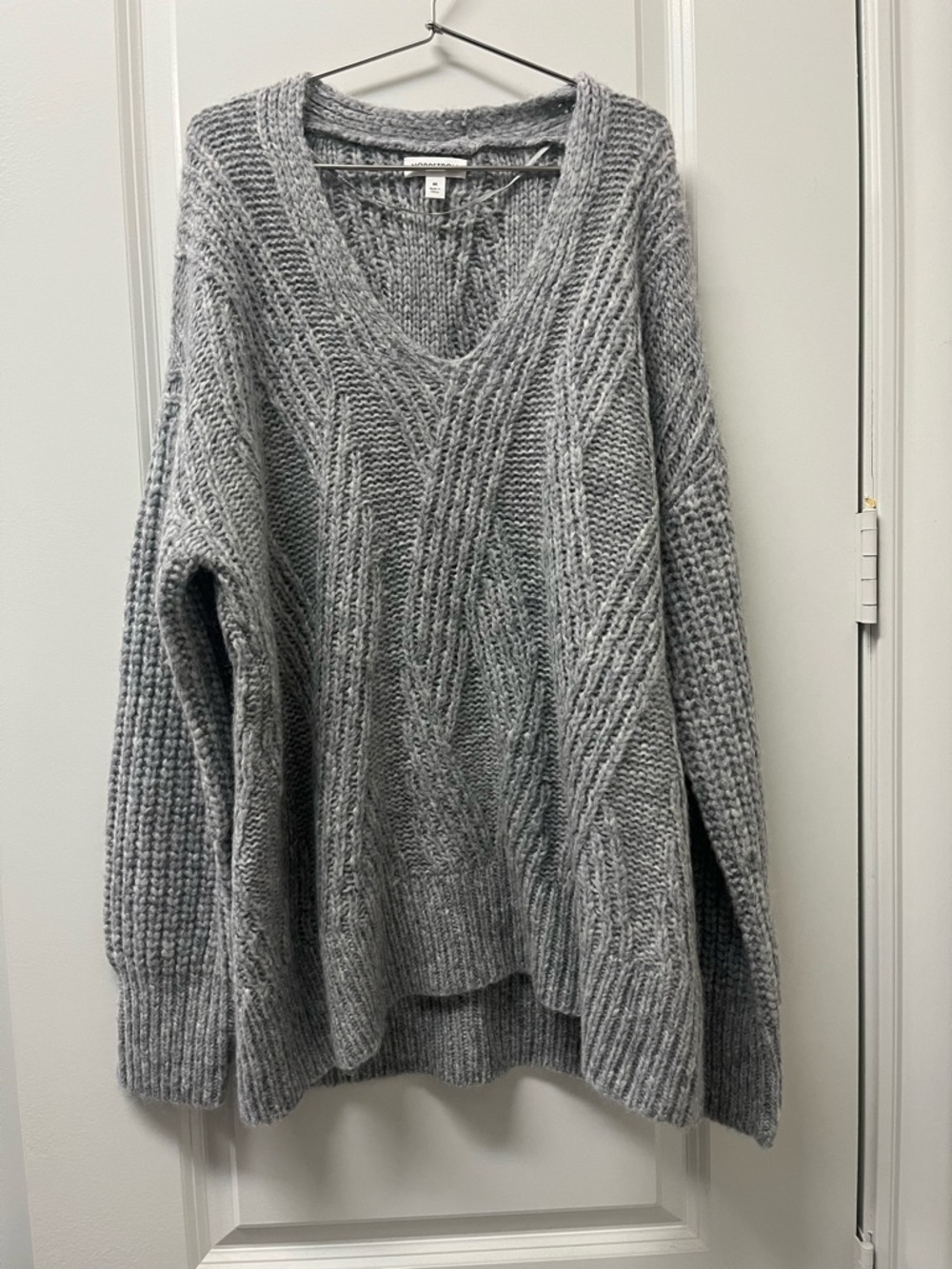 NWT Nordstroms Cozy Gray Cable Knit V-Neck Sweater